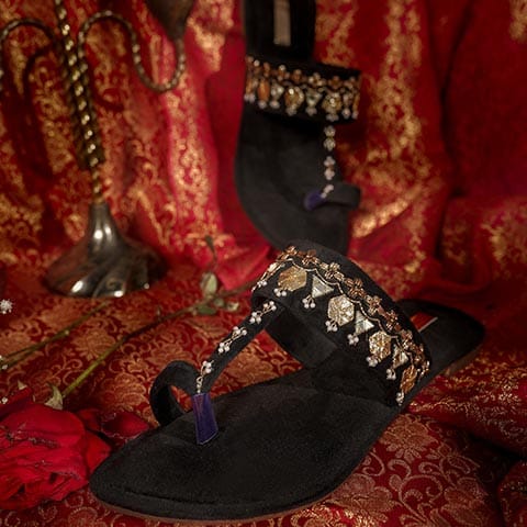 CRIMSON QUEEN (BLACK)