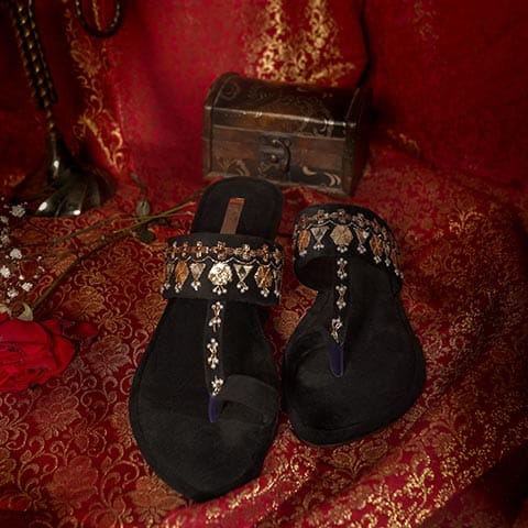 CRIMSON QUEEN (BLACK)